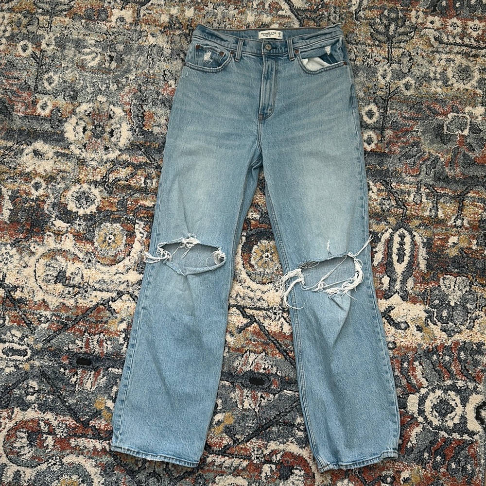 A&F 90’s Relaxed Jean High Rise